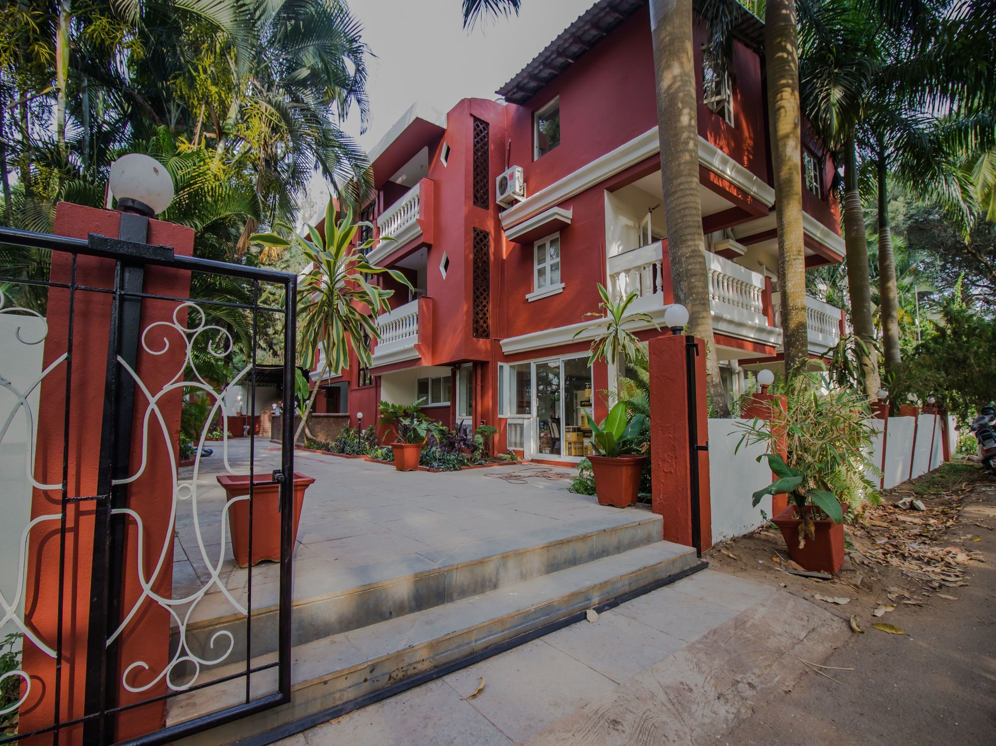 Oyo Flagship 13853 Shruti Resort Calangute Bagian luar foto